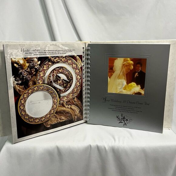 Vintage Dillard’s Wedding Planning Book - Picture 7 of 9